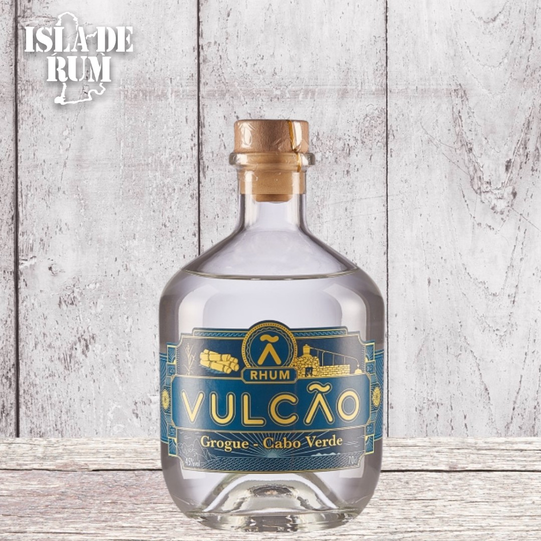 Il #Vulcao #Grogue è un affascinante parente stretto dei rhum agricoli, soprattutto di quelli di origine portoghese, come il Ron Agricola de #Madera o la #Cachaca. Il grogue è il distillato tipico di #CapoVerde.
isladerum.com/prodotti/rumec…
#isladerum