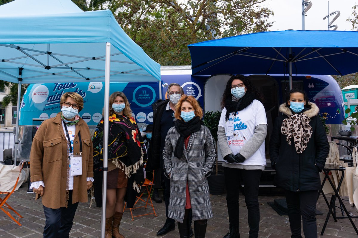 VilledeMetz's tweet photo. Jusqu'à mercredi, la caravane #TousAidants s’installe sur la place de la République afin d'accueillir, d'écouter et d'orienter les proches aidants à la recherche d'informations 🤝.
ℹ https://t.co/ygtyIFr0h0. https://t.co/9MlvlRrayi