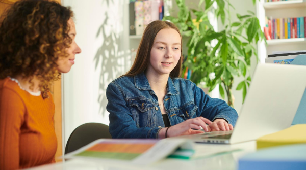 HeadMelkshamOak's tweet photo. The application process for university starts early. Luckily, our sixth form team is there to help! Click here to find out more: 
https://t.co/5z3yib63Df https://t.co/vuHkHdYwWn