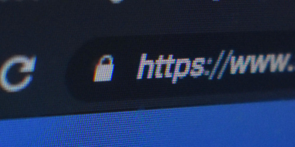 1Opsec2's tweet photo. #Russia wants to #ban the use of #secure #protocols such as #TLS1dot3, #DoH, #DoT, #ESNI
#Amendment to #IT #Law would make it #illegal to use #encryptionprotocols that fully hide the #traffic's #destination.
https://t.co/IOYIc52Dxw https://t.co/cajXTKnRlv