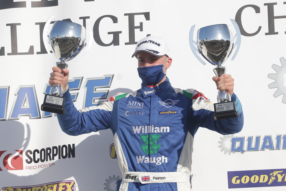 RonanPearson14's tweet photo. Race 3 - P3🏆 and 1st Rookie!🏆
What a race. Very proud of my drive there! Maintained position for the duration and drove a faultless race.
Over the moon tonight on my long travels home.
More to follow!✊🏻
#double6 #luxmotorsport #quaifeminichallenge #williamwaugh https://t.co/cEpagrqe3k
