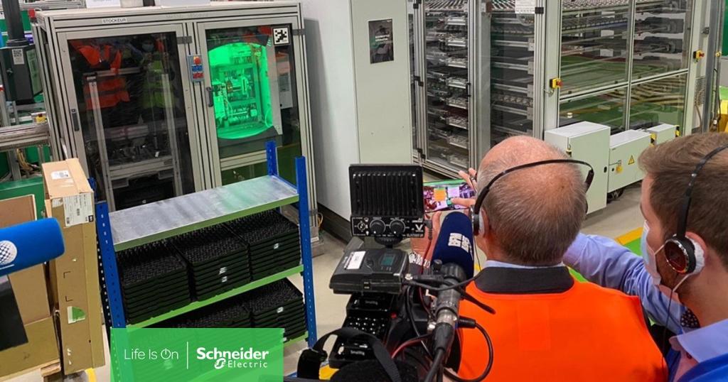 SchneiderElecFR's tweet photo. Fiabilité, évolutivité et durabilité : la #5G est la solution de connectivité adaptée à l' #IndustrieDuFutur
👉 Sur le site vitrine du Vaudreuil @orange et Schneider Electric présentent les premiers cas d’usage #5G 🚀 #EcoStruxure @Cheydema @srichard @HelmReisinger https://t.co/z79MyIRGgj