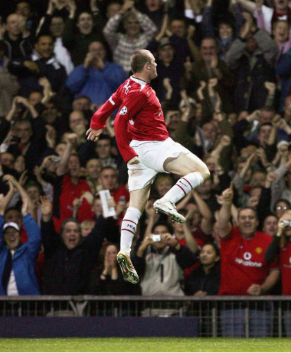 Footballtweet's tweet photo. 📅 On this day, exactly 16 years ago, an 18-year-old Wayne Rooney made a spectacular debut for Manchester United hitting a hat-trick in a 6-2 Champions League win over Fenerbahçe.

He didn't do too badly after that either. https://t.co/tqhFzghRki