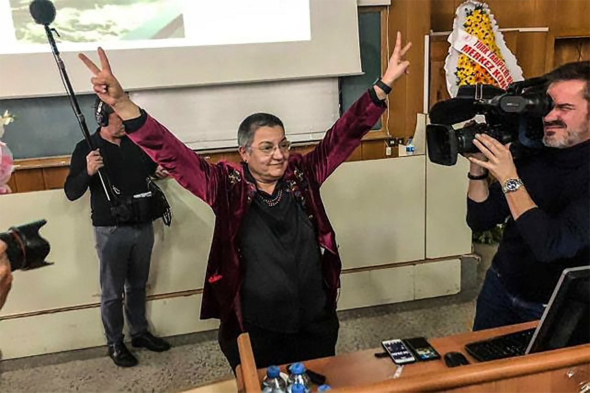 Türk Tabipleri Birliği&#39;nin başkanlığına Barış için Öcalan&#39;a Özgürlük Platformu kurucularından Şebnem Korur Fincancı seçildi.