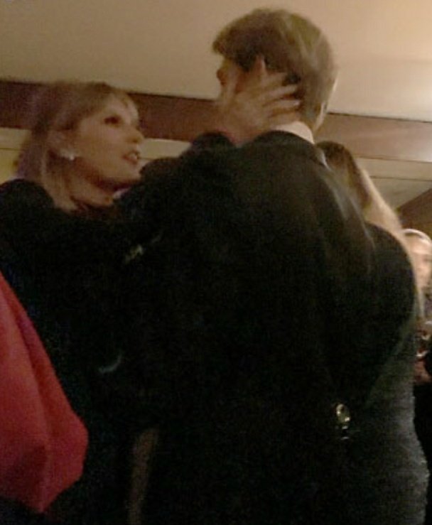 i would fall from grades just to touch your face  #4YearsOfJaylor   #4YearsofToe