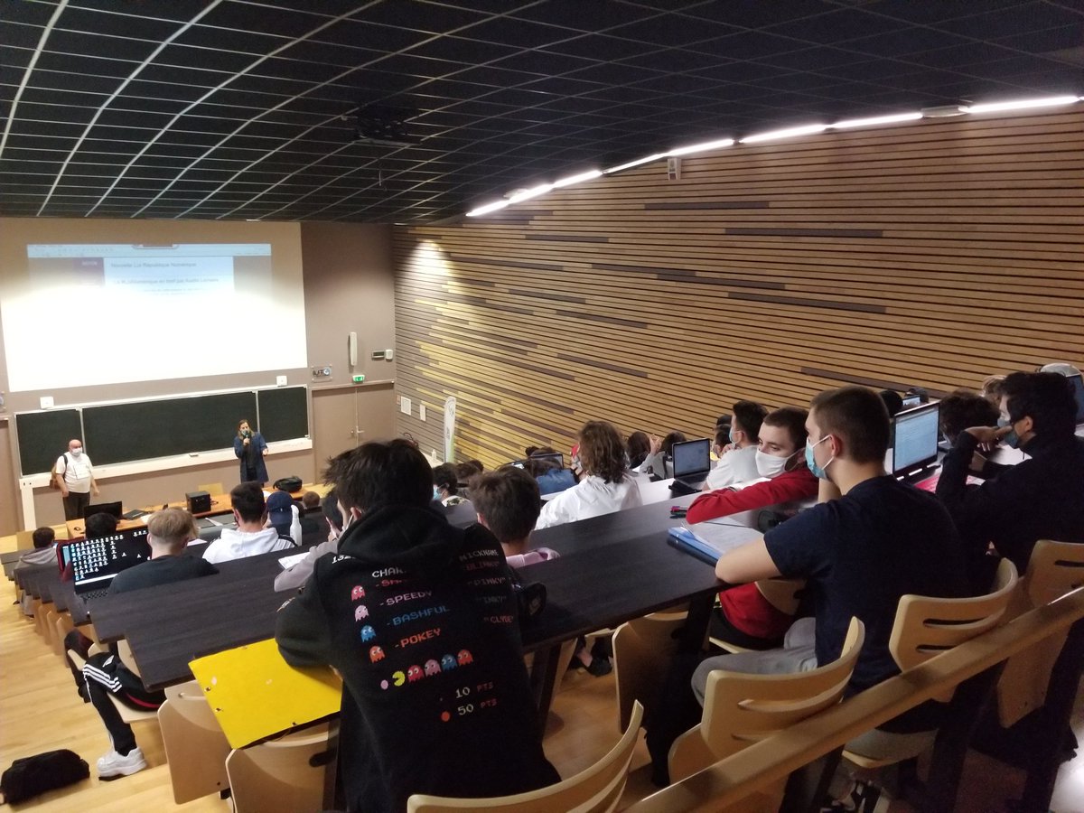 Dernier amphi <a href="/DUT_MMi/">DUT_MMi</a> <a href="/Iutbeziers/">IUT de Béziers</a> ce matin : distanciel pour la suite dans mon module. Content de vous avoir vu #IRL mais peu entendu car j'entends très mal en amphi avec les masques 🙄