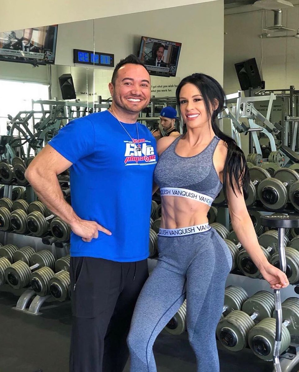 DareToYellow tweet media