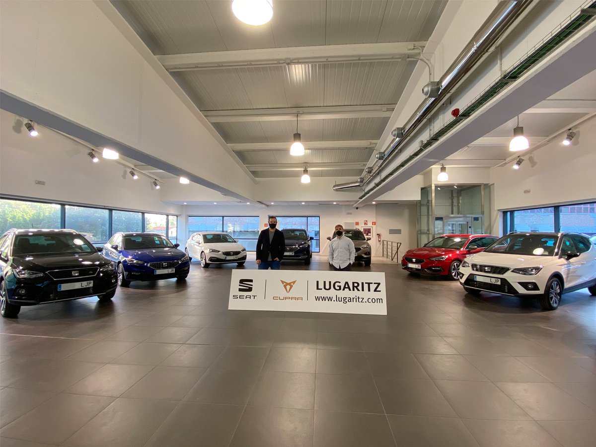 SeatLugaritz's tweet photo. Desde SEAT Lugaritz hicimos la entrega de la nueva flota de vehículos #SEAT a la SD Eibar. ¡Esperamos que la cesión os ayude en esta nueva temporada! Aupa Eibar! ⚽️🙌 https://t.co/EX8FXgLFNh