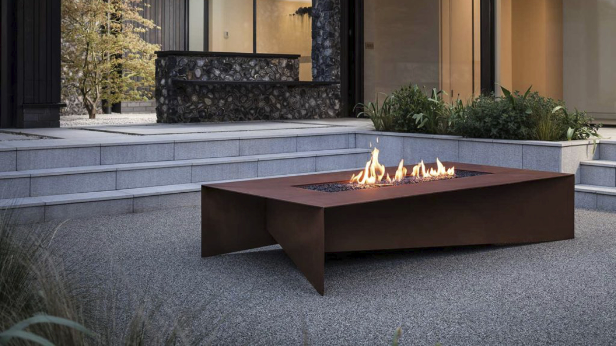 #fireplaces &amp; #firepits add warmth &amp; magic to your outdoor space. Picking the right #fire can be a challenge if you're not well-informed. This in-depth guide covers the types, materials &amp; fuels to consider.

decorinteriorsus.com/blog/in-depth-…

#firebowl #firetable #chiminea #fireplaceinsert