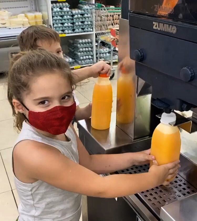 Zummo juicers are so intuitive and simple, that even kids know how to use it. They enjoy and are really happy to see how fast their juice is squeezed once they press the tap

👉🏼 Keep it simple, keep it #Zummo 

#freshlysqueezed #fresh #supermarket #retail #children #kids #quality