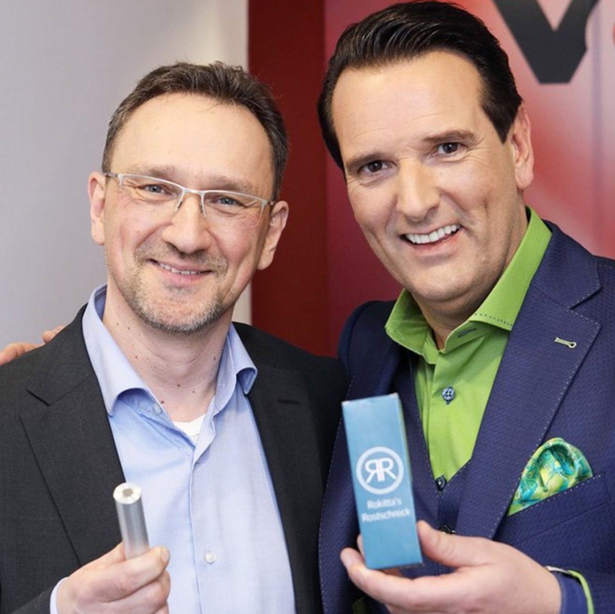 RokittaR's tweet photo. Heute wieder Die Höhle der Löwen auf Vox einschalten und sehen wie die Erfolgsgeschichte mit Rokitta's Rostschreck weiterging. #vox #dhdl #ralfdümmel #dsprodukte #diehoehlederloewen #erfinderlanddeutschland #kaffeerösterei #kaffee #rostschreck #erfolgreich #tv #amazing https://t.co/c3sjGJpdzt