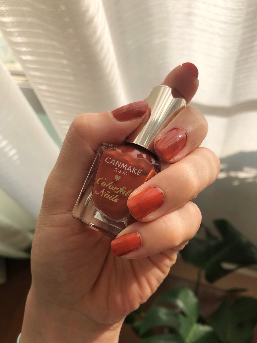 フジモト キャンメイクカラフルネイルズn42バーントオレンジ 絶妙な柿色が秋 らしくていいな と思って購入したのですが いい色ですね 手が綺麗に見える どこのですか プチプラに見えない などおしゃれ女子からめちゃめちゃ評判が良かった