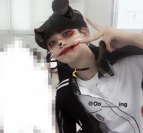 -Sunoo was in the student council. For the school’s festival, the council decided to prepare a haunted house. Sunoo dressed up as a zombie and surprised people. He was really good at it, but he also accidentally scared himself a couple times. ctto: @/ilandeggies (gyul)