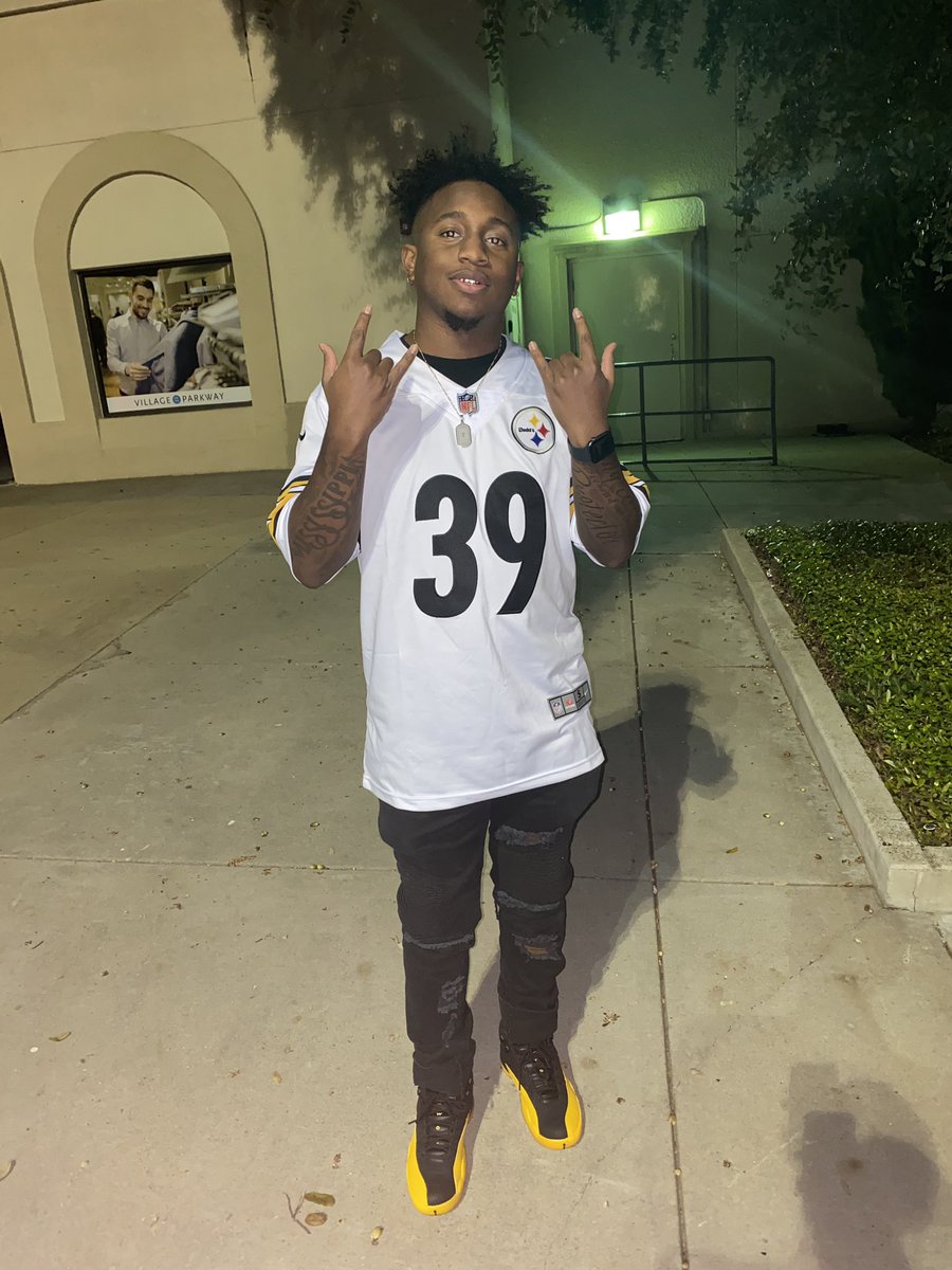 YFN_JAYD's tweet image. 💛🖤