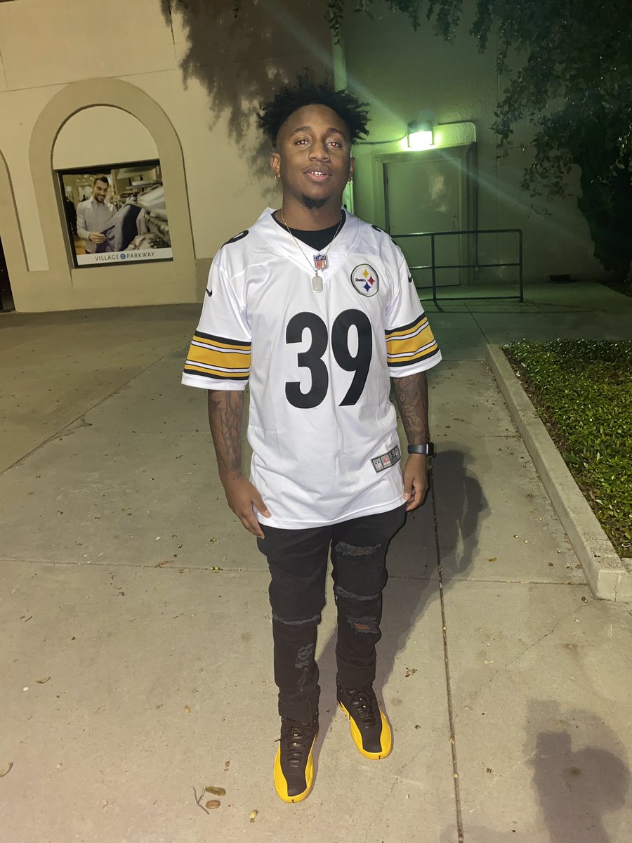 YFN_JAYD's tweet image. 💛🖤