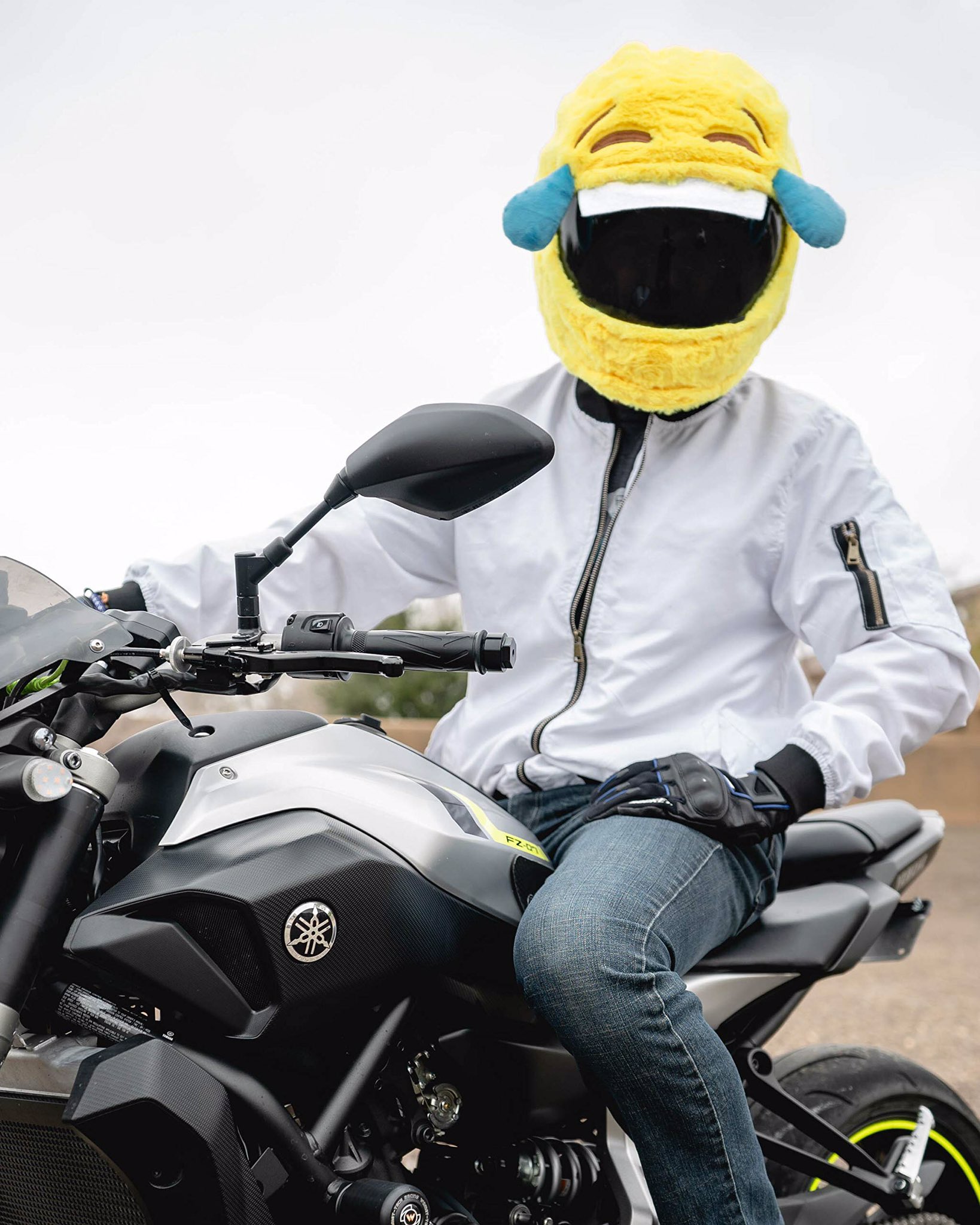 Twitter 上的 Accela バイク記事紹介 大笑い絵文字 のバイクヘルメットカバー Twitterユーザーなら分かる絵文字デザインで 周囲も笑顔 ハロウィン ツーリングにも良いかも T Co Jn8olwtd0d T Co 0nesieupoc Twitter