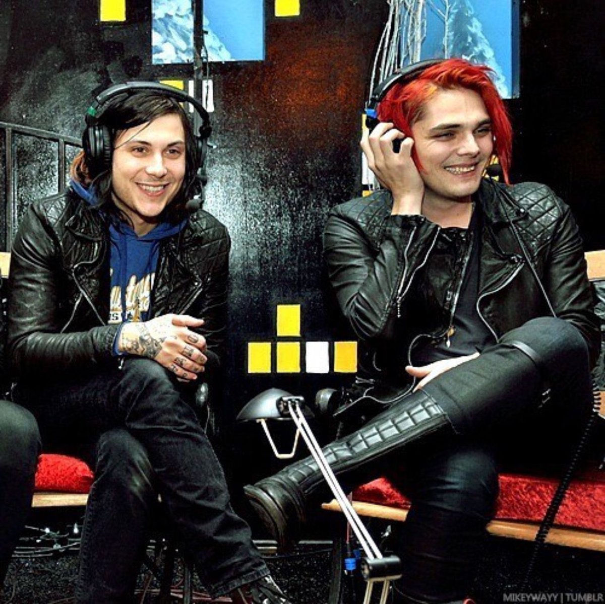 A thread of photos where frank and gee look like chaotic lesbians