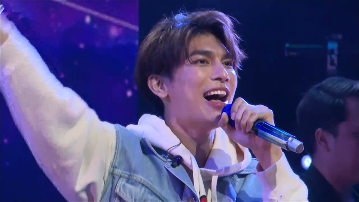 This one is from the 2nd song, I like the stage so much, the background screen is so beautiful! And Phi Mew keep smiling and singing to his heart content   #MSS1stShowCasePS: I couldn't save much from the 1st song bc my internet was so sucks at the beginning 