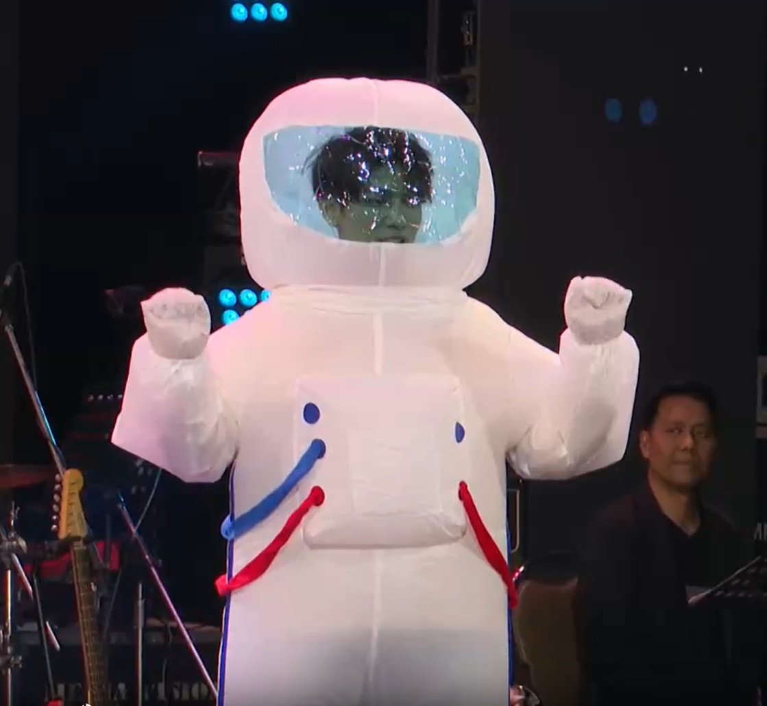 The peak of cuteness of Phi Mew! Look at his fist, look at all the fluffiness  And Phi was also living his child dream who wanted to become astronaut  He used this costume so he could safely hugged the lucky fans, isn't he the kindest?   #MSS1stShowCase