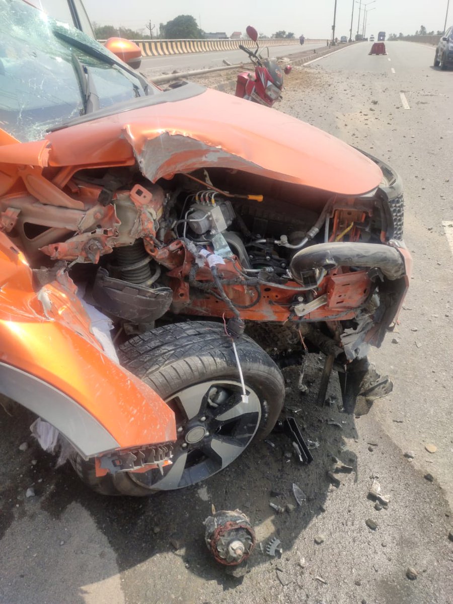 ANUPRAYOG's tweet image. Dear @TataMotors_Cars @TataCompanies @TataMotors & respected Sir @RNTata2000 
I got an accident on dates 18 may 2020 but your Nexon car saved our lives really  India 's safest car.
But after accident  RKL motors Gorakhpur UP made life miserable  by their pathetic service.