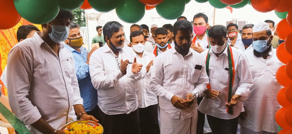 thameem_sdpi's tweet photo. #விழுப்புரம் மாவட்டம் விக்கிரவாண்டி நகர #Sdpiகட்சியின் புதிய அலுவலகம் திறப்பு & நலத்திட்ட உதவிகள் வழங்கும் விழா, அலுவலகம் கொடியேற்றும் நிகழ்ச்சியில் மற்றும் அலுவலகத்தை திறந்து வைத்து சிறப்புரையாற்றினேன்.
#SDPI #Sdpi_Villupuram #Sdpi_Vikarvandi_Assembly #OfficeOpen #flaghosting https://t.co/6tfUPRA30N