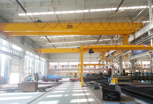 Electric Overhead Travel (EOT) crane
he bridge frame of the bridge crane runs longitudinally along the tracks laid on the elevated frames on both sides, which can make full use of the space under the bridge frame to lift materials without being hindered by ground equipment.