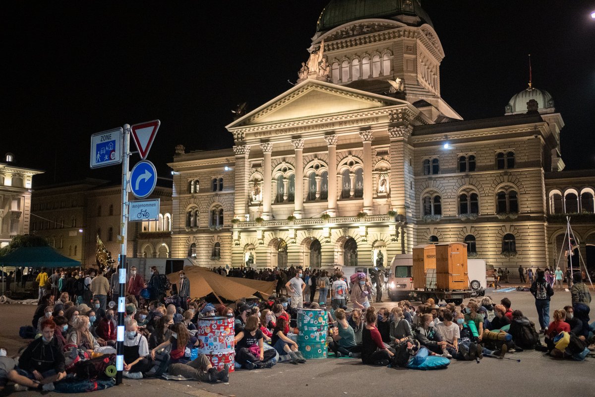 BREAKING: Nous occupons la place fédérale #DeboutPourLeChangement #RiseUpForChange