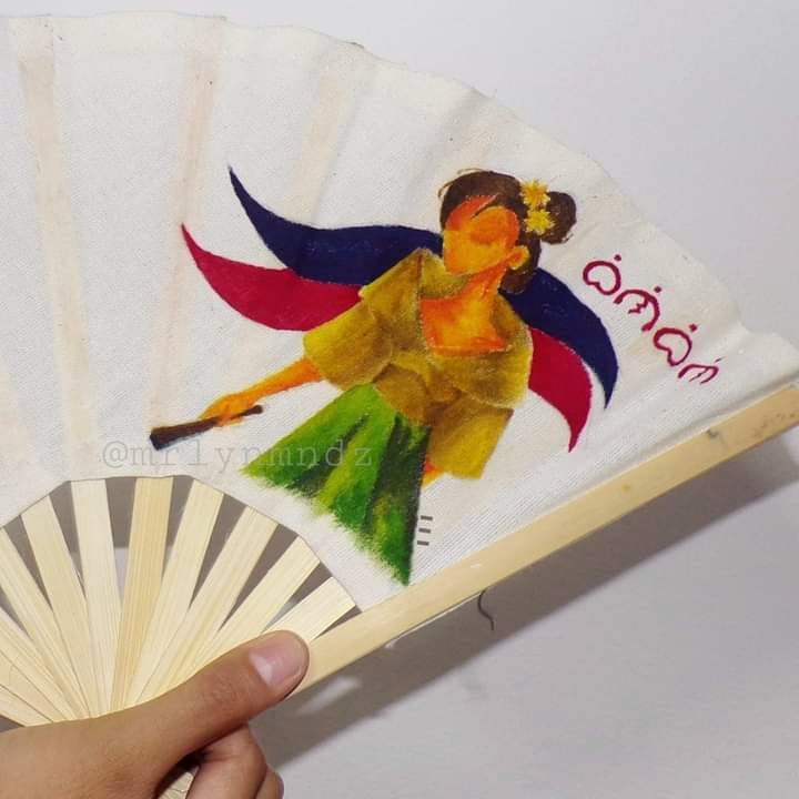 aesthetic handpainted fans on canvas cloth (1)
#ibongadarna #binibini 

#handpaintedfans #paint #youngartist #arttwt #artistsontwitter #support #potentialartist #philippines 

i used a reference for the subject upon the request of the client