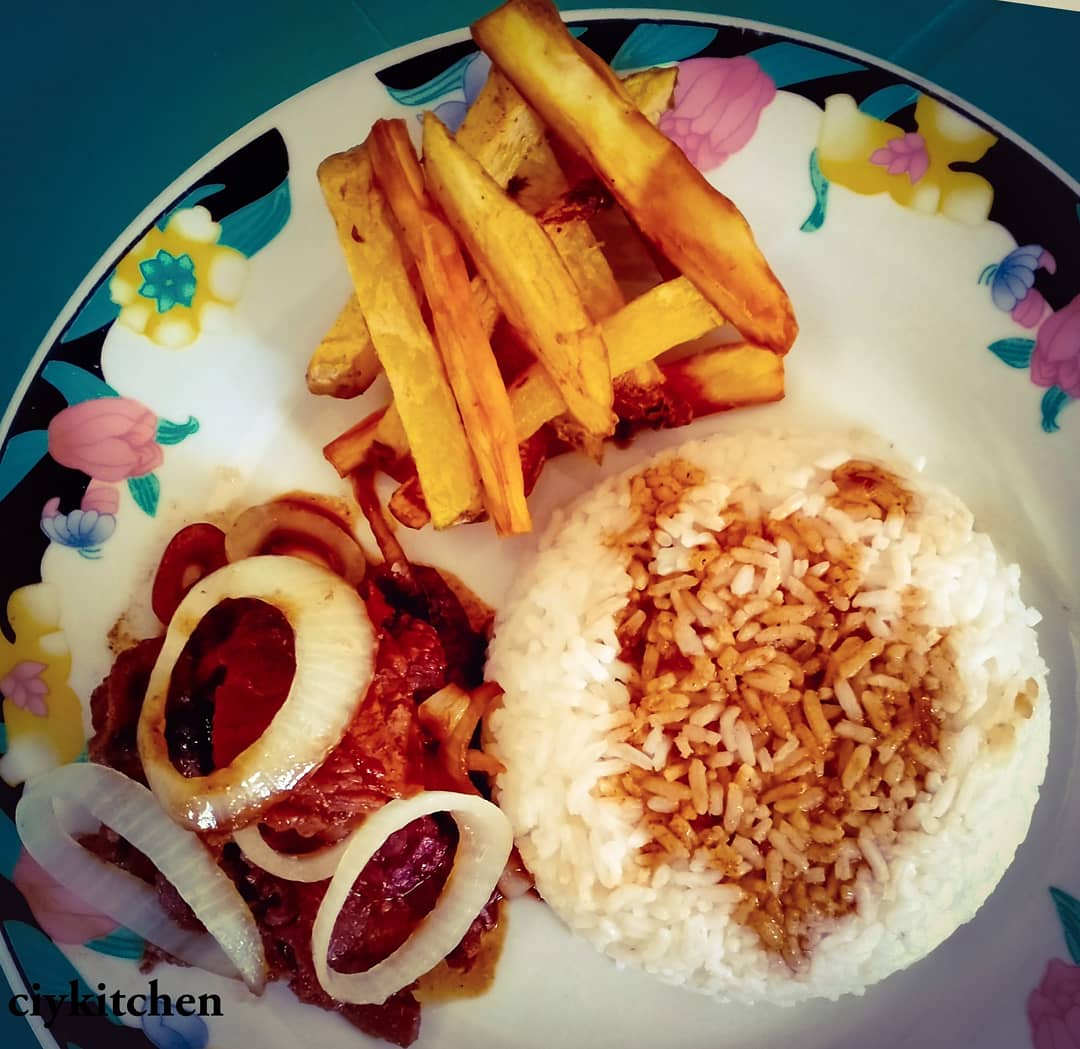 cookingityours1's tweet photo. Bistek Tagalog (Beefsteak)
 a type of Filipino beef stew, most known as Beefsteak to some people. It is a thin slices of beef marinated in soy sauce and lime. Sauteed juicy with Onion.

#filipinodish #filipinocuisine #filipinofood https://t.co/LwTJZGsLDq