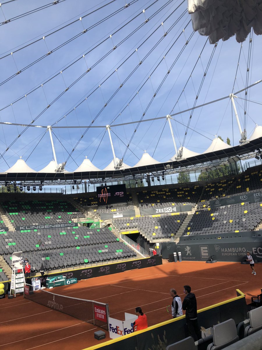 Lots of debate rn about having crowds at sporting events. So I thought I’d give a snapshot from here in Hamburg of how a tournament is trying to make it work when we have to learn to live with this : A thread: