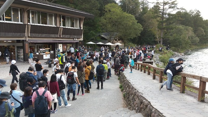 上高地の混雑状況22 Gwやお盆のバスがやばい 季節の情報なび