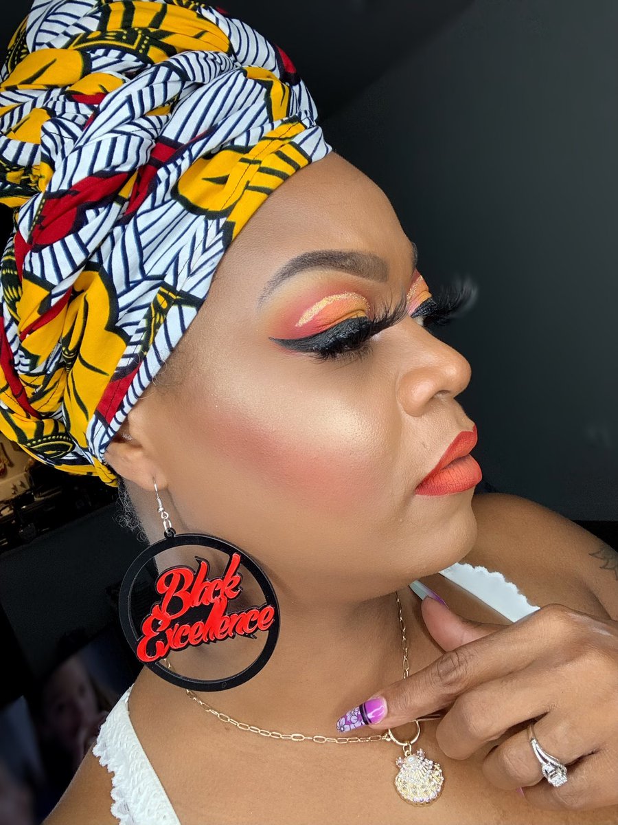 Face full of <a href="/TheCrayonCase/">The Crayon Case Cosmetics</a> 
Blush binder
Matte book
Crawfish 
Jambalaya
Pablo
Sharp me iLiner
Chalk dust Y