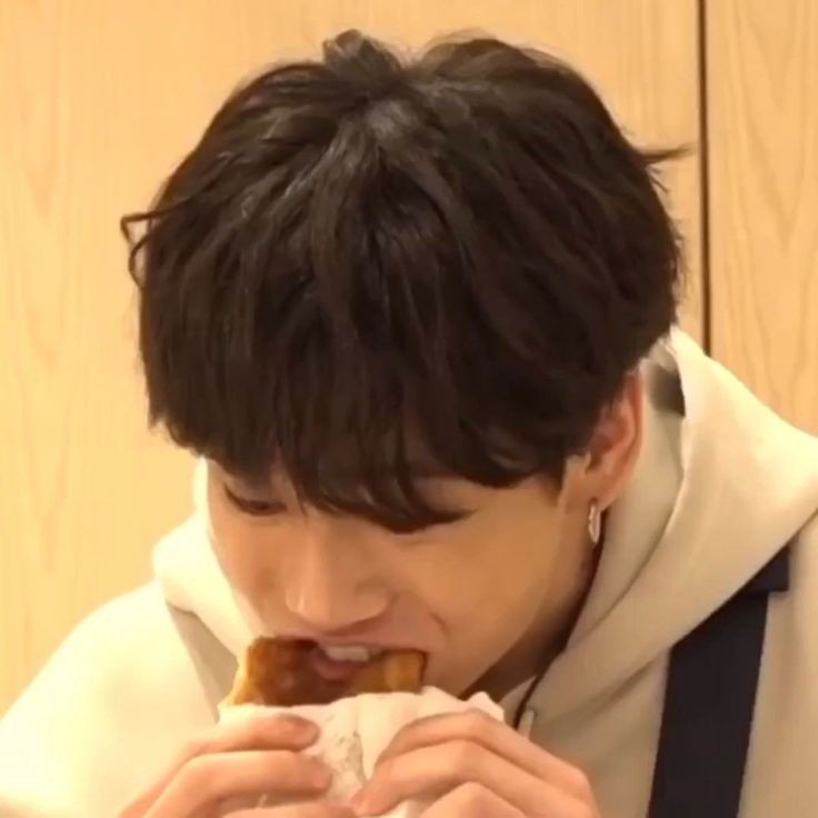 nom nom