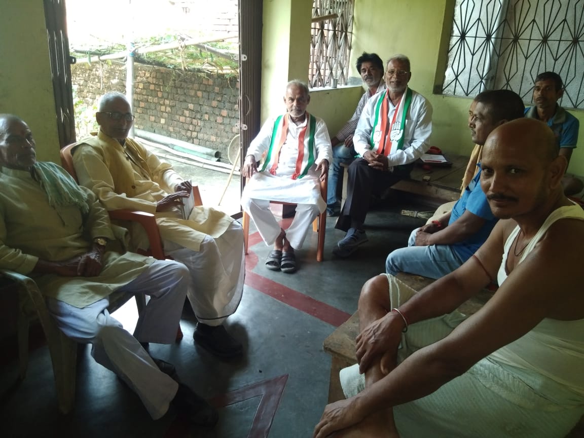 INCHisua3's tweet photo. श्री @Gop_krishan जी के नेतृत्व में हिसुआ विधानसभा क्षेत्र के अरियान,सकरा और रानीपुर गांव में बूथ कमिटी बनाने के कार्यक्रम को पूरा किया गया! 
गांवों में आज भी वही कांग्रेस के प्रति सम्मान देखने को मिला!

सभी किसान भाईयो को धन्यवाद! 

@shaktisinhgohil
@DrMadanMohanJha https://t.co/aGqqyfpudf
