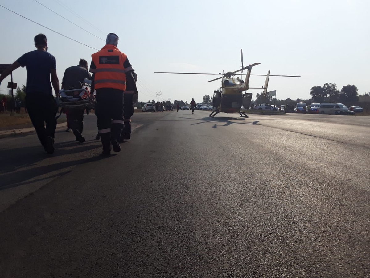 EMER_G_MED's tweet photo. 《Midrand》#F03 and #A09, #A08, #RV06 responded to mass casualty incident late yesterday afternoon where a taxi rolled. One critical patient was flown and multiple patients transported. Unfortunately two patients were declared on scene @GTP_Traffstats @_ArriveAlive @News24 @IOL https://t.co/P0WYzQQNLQ