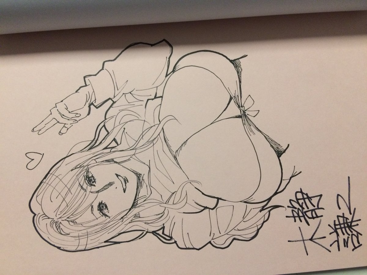 下描き無しで結構頑張って描いてましたね。ちなみに多分描いた順番は投稿のとは逆で、最初は手慣らしで描いてたのがだんだんベタとか描き込み増えてるのが今見ると偏りがあります。(3/3) 