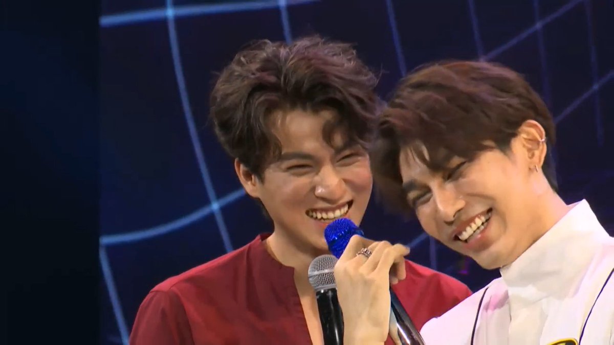 And this one the moment when the first tears from Wanjai flow out  They were talking about the future for both of them, Phi Mew was holding his tears, Gulf said he will always watch Phi Mew forever, then they ended it with loving gaze & laugh for eo  #MSS1stShowCase