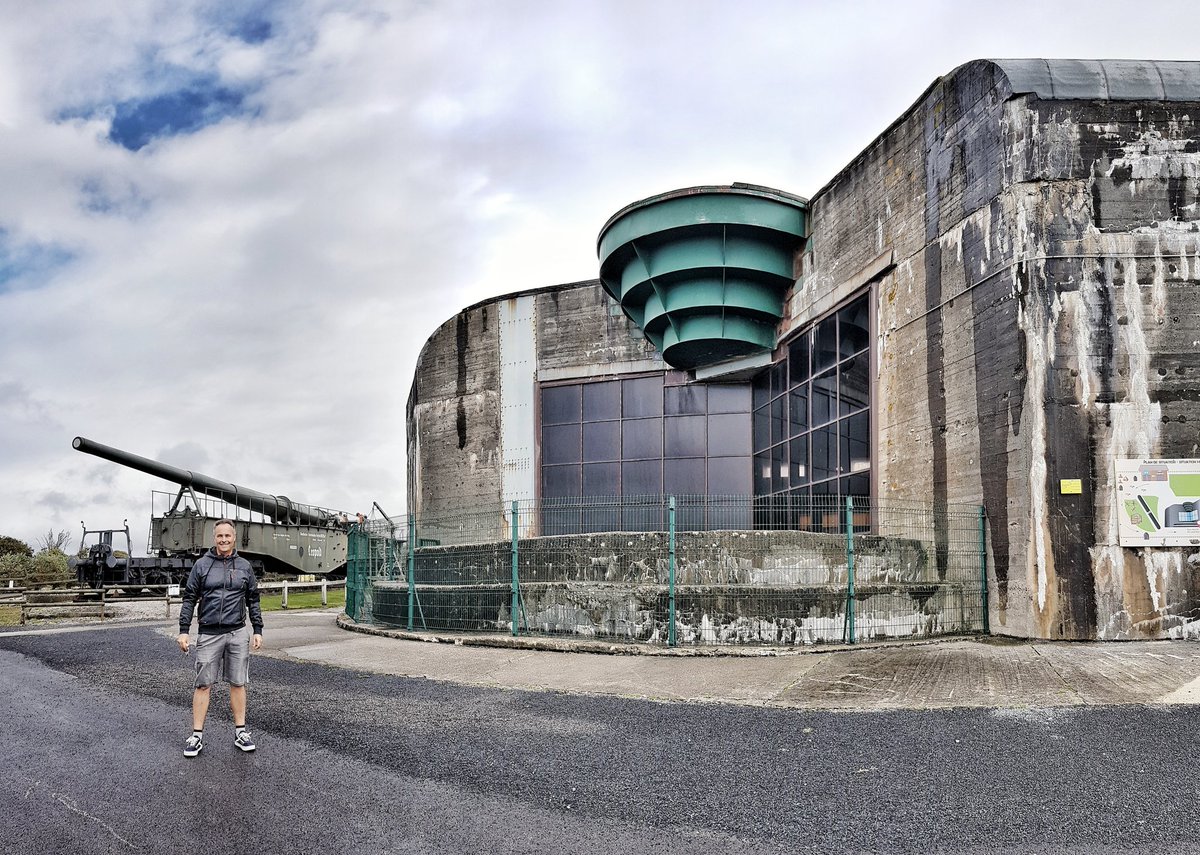 <a href="/klaasm67/">Klaas Meijer</a> I visited German battery Todt last month. There's a great WW2 collection inside of the huge bunker. Behind me is the railway gun "Leopold" which for itself was well worth the visit 👍