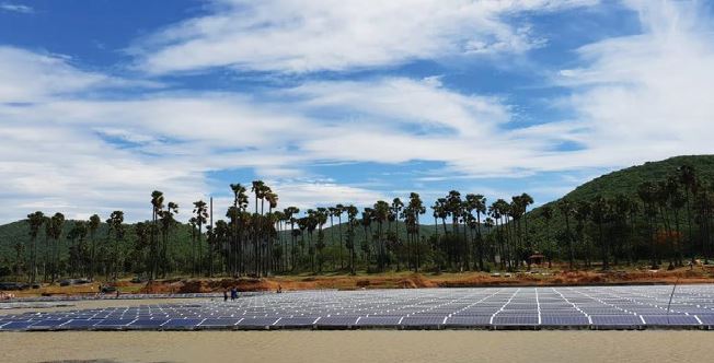 A 2 Mega Watt floating solar farm has been installed on the Mudasarlova Reservoir in Visakhapatnam. The solar plant is spread over an area of 17,500 sqm (4.4 Acres) with an intermittent opening to allow exchange of gases and sunlight. #TransformingIndia