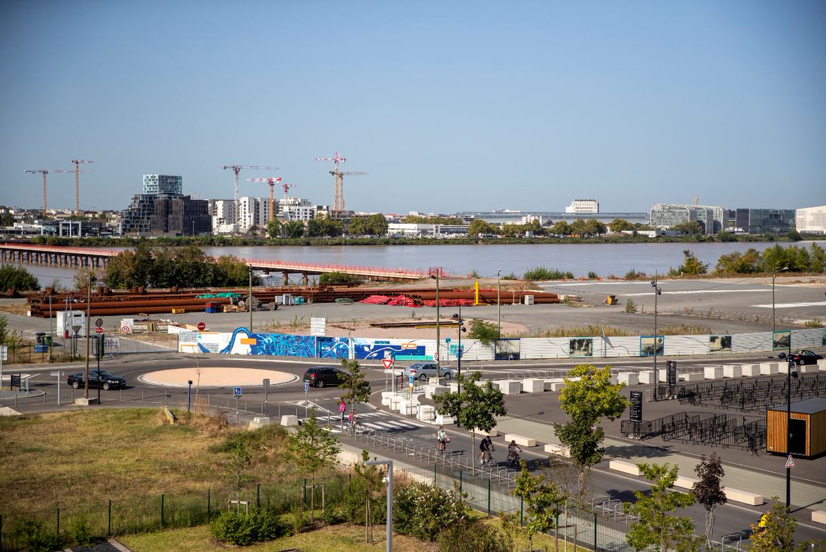 CirculationBxM's tweet image. ⚠️🌉 [INFO TRAVAUX]
📍 PONT SIMONE VEIL
📆 NUIT DU LUNDI 21 SEPTEMBRE 2020 - 21H/5H

👉Reprise chantier #PontSimoneVeil

⛔ #Sens #sortant  = #Circulation #interdite #BdFrèresMoga 
⛔ #Sens #entrant = #Fermeture #accès #A631 - #Ech21

🌐➡️ ow.ly/ww4d50BtLOg
📷JB Menges