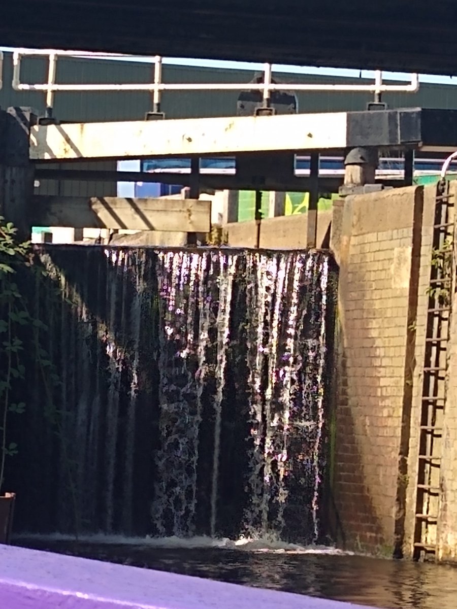 Chrisstead71's tweet photo. @CanalRiverTrust Trying to get up the Tynsley Flight how ever we are told water levels are low by CRT https://t.co/kWQyFmJgUh