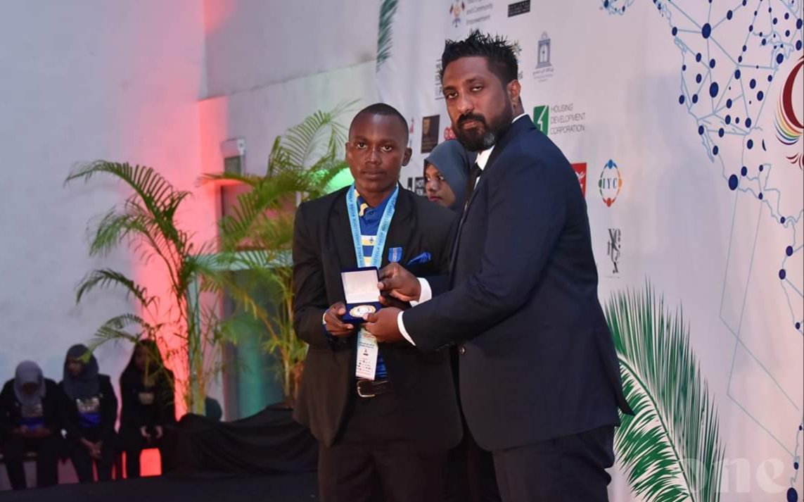 EmmanuelNiyoya's tweet photo. Happy #InternationalDayofPeace🌍
"Building lasting peace requires protecting the environment."
It is now necessary to coordinate the ecological actions  in order to take into account the problem as a whole.
#GlobalPeaceExcellenceAward
#BestDelegateAward
#GlobalPeaceMedal https://t.co/gvXAdDNQuq