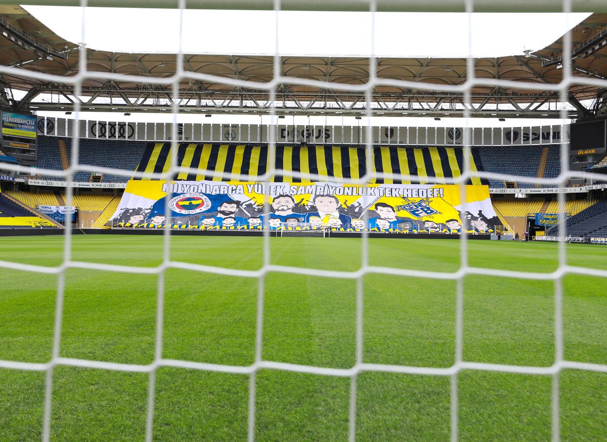 Fenerbahce's tweet photo. Evimiz! 💛💙

#FBvHAT https://t.co/ZIxDzvuRcc