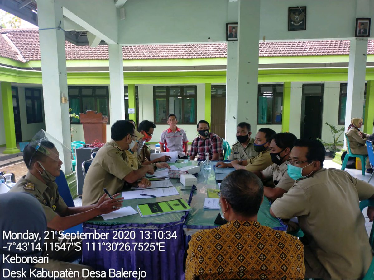 afif_nafiza's tweet photo. Desk Kabupaten Perencanaan Pembangunan Desa TA 2021 kec #kebonsari kab #madiun
#bacem #balerejo #singgahan #danadesa #pld #pldkebonsari #tppimadiun #tppijawatimur
@jokowi
@halimiskandarnu
@AndryDewantoAh1
@aguss4494
@Pujiastuti_iput https://t.co/G1Uas2i1nq