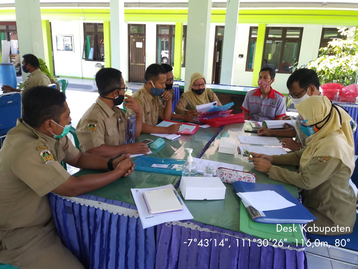 afif_nafiza's tweet photo. Desk Kabupaten Perencanaan Pembangunan Desa TA 2021 kec #kebonsari kab #madiun
#bacem #balerejo #singgahan #danadesa #pld #pldkebonsari #tppimadiun #tppijawatimur
@jokowi
@halimiskandarnu
@AndryDewantoAh1
@aguss4494
@Pujiastuti_iput https://t.co/G1Uas2i1nq