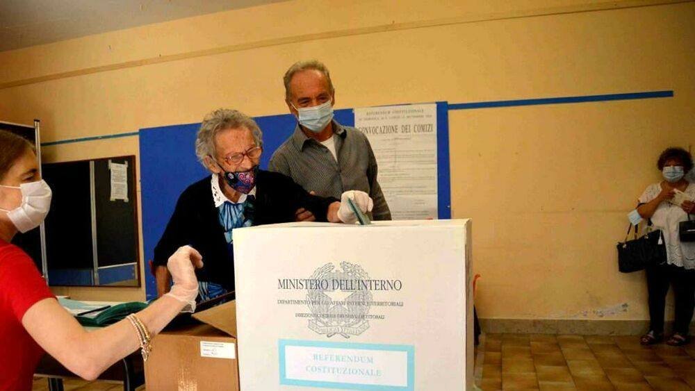 Iperbole_'s tweet photo. Luisa, 109 anni da Città di Castello, anche stavolta al voto come dal '46: “Andate a votare perché dopo la vita è più bella. Quando ero giovane le donne non potevano votare. Non appena ce l’hanno concesso, con le amiche siamo andate a piedi al seggio“.

Grazie per l'esempio Luisa https://t.co/kozgSFZaUj