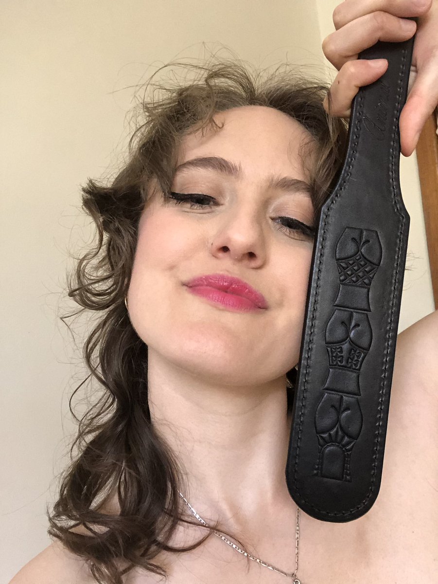 MissDellaStone's tweet photo. Beautiful leather work makes me smile 

#melbournefemdom #domme #melbournedomme #melbournekink #leather https://t.co/vmifGnHQoO