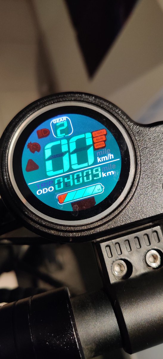 Skrappy12's tweet photo. Après un an d'utilisation, je viens de dépasser les 4000 km (malgré le confinement) sur ma Beeper Max de chez @IxitBeeper 👌💪. Il est temps pour moi de passer au niveau supérieur (VAE) mais je pense qu'aucune autre trotinette n'aurait pu me rendre service autant que celle-ci ! https://t.co/MezQ2wKSmp