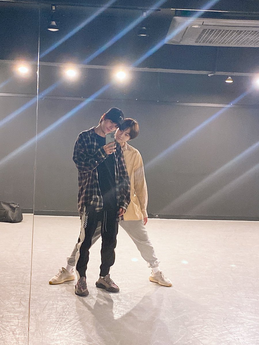 jakesarchive's tweet photo. jungwon: jake let's       sunghoon: jake
take a mirror shot        come here let's 
                                        do it together
                                        too- https://t.co/NizR2snUqs