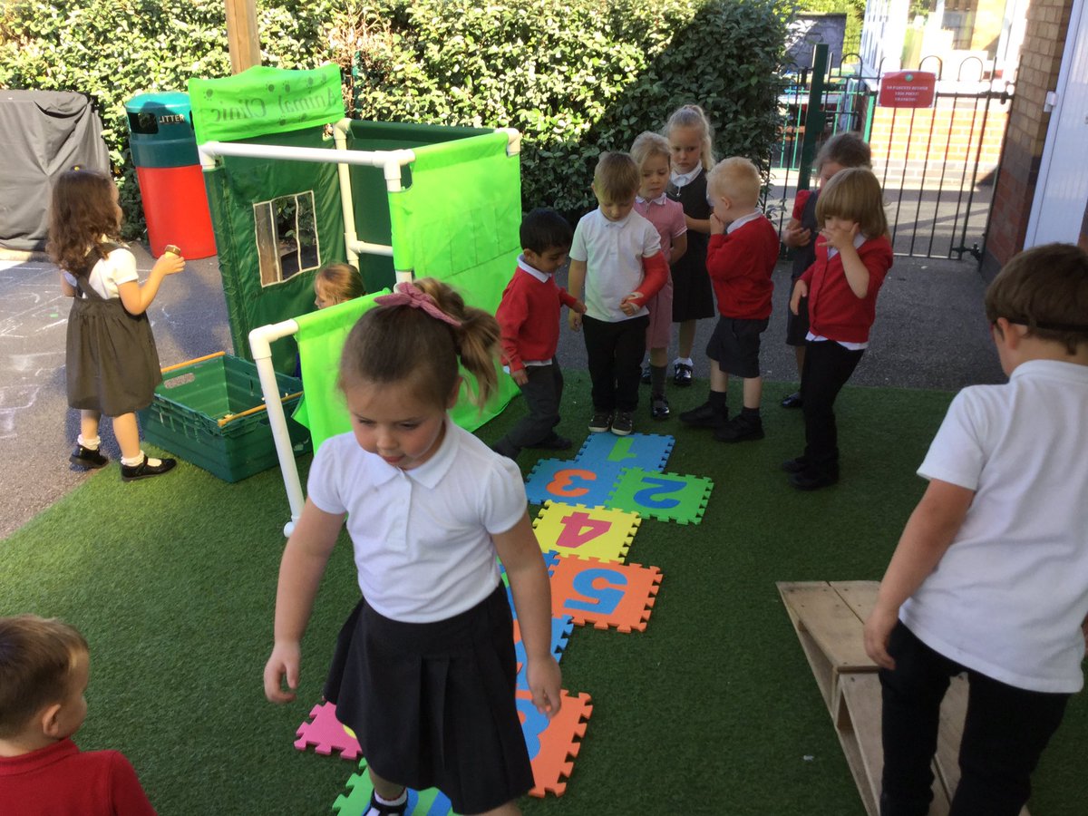 WMPrimaryF2's tweet image. Fun with numbers. #LearningNumbers #Hopscotch